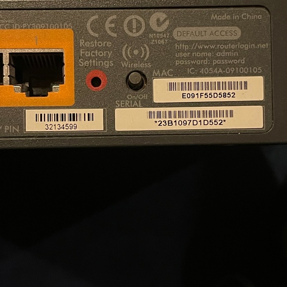 Net gear modem with cables - Picture 3 of 5